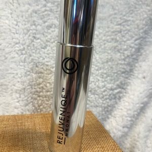Monat Rejuvenique Oil